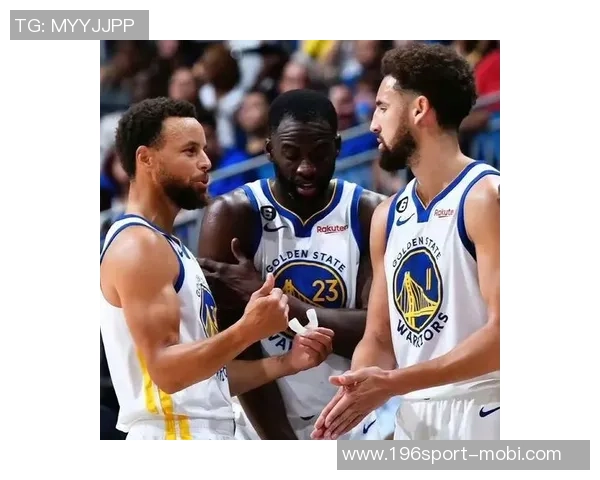 勇士库里复出迎战雷霆球队攻防兼备争夺胜利 勇士库里复出迎战雷霆球队攻防兼备争夺胜利